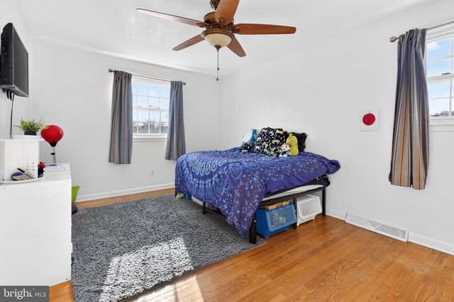 1921 SAINT REGIS LN, Lancaster, PA 17603