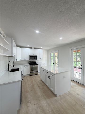 104 W LAMBRIGHT STREET, Tampa, FL 33604