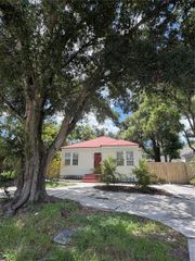 104 W LAMBRIGHT STREET, Tampa, FL 33604