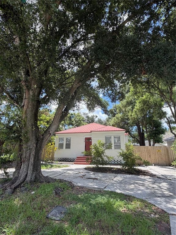 104 W LAMBRIGHT STREET, Tampa, FL 33604