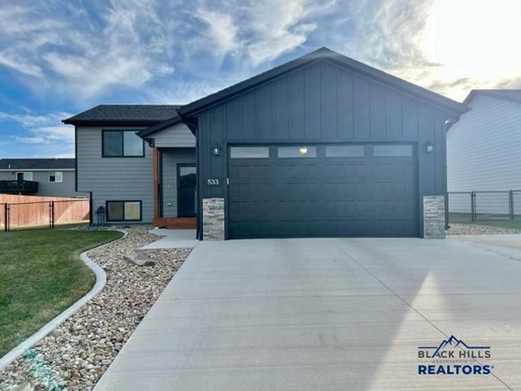 533 BULL RUN DR, Box Elder, SD 57719