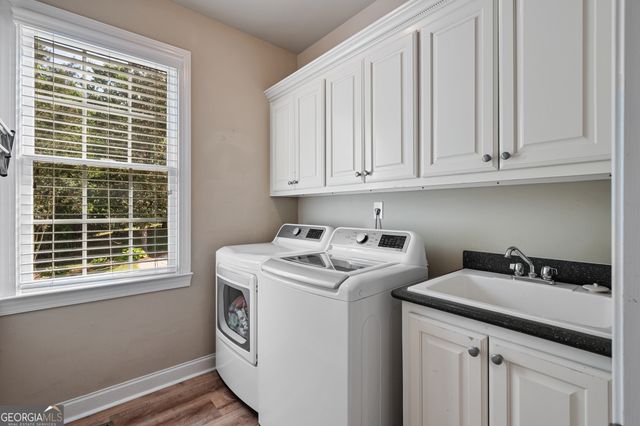4452 Sandhurst Place, Flowery Branch, GA 30542