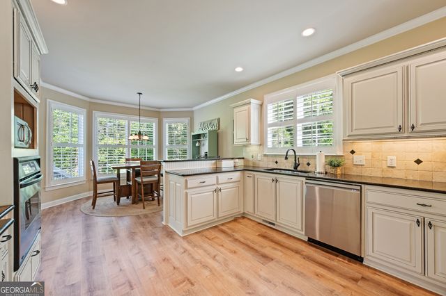 4452 Sandhurst Place, Flowery Branch, GA 30542