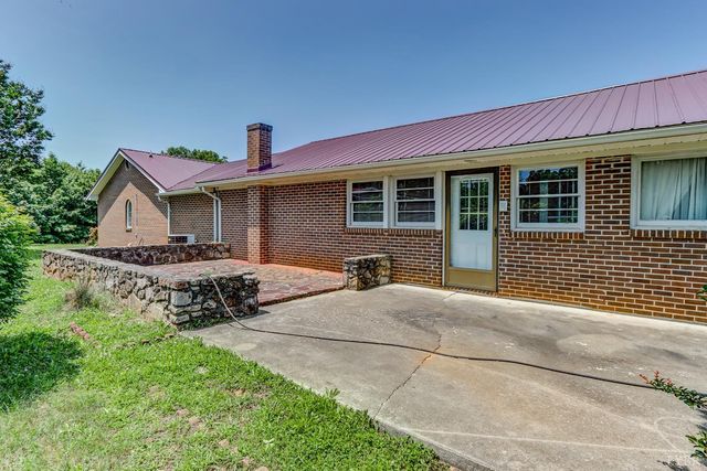 389 Delta Drive, Hurt, VA 24563