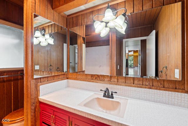 6460 Rogue River Highway, Grants Pass, OR 97527