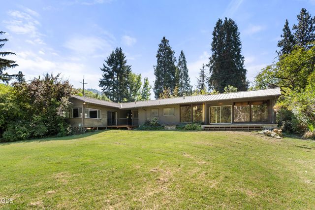 6460 Rogue River Highway, Grants Pass, OR 97527