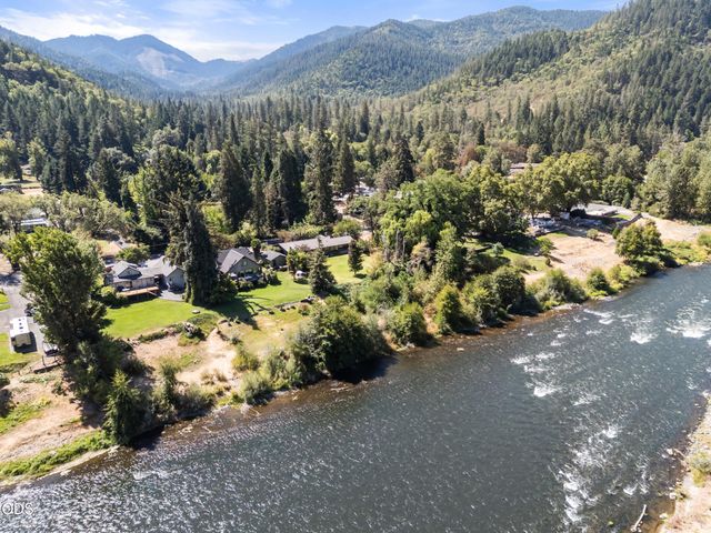 6460 Rogue River Highway, Grants Pass, OR 97527
