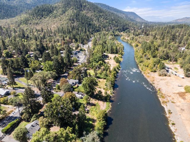 6460 Rogue River Highway, Grants Pass, OR 97527