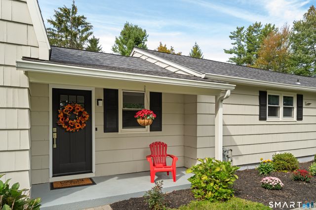 3 Grand Place, Newtown, CT 06470