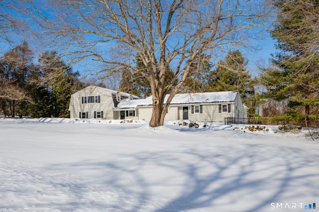 3 Grand Place, Newtown, CT 06470