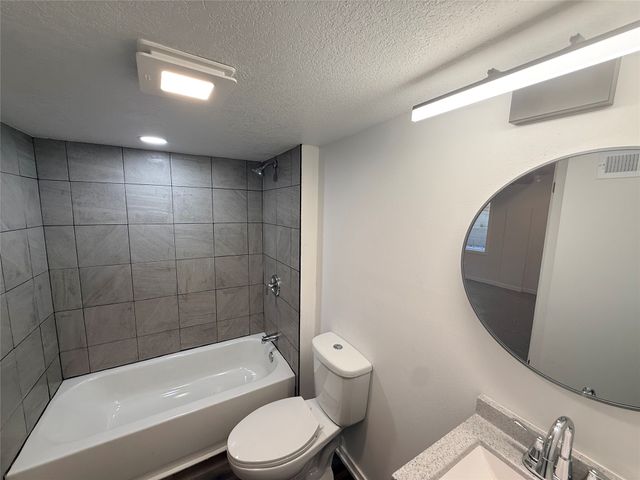 3126 State Avenue, Des Moines, IA 50317