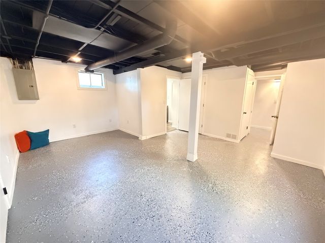 3126 State Avenue, Des Moines, IA 50317