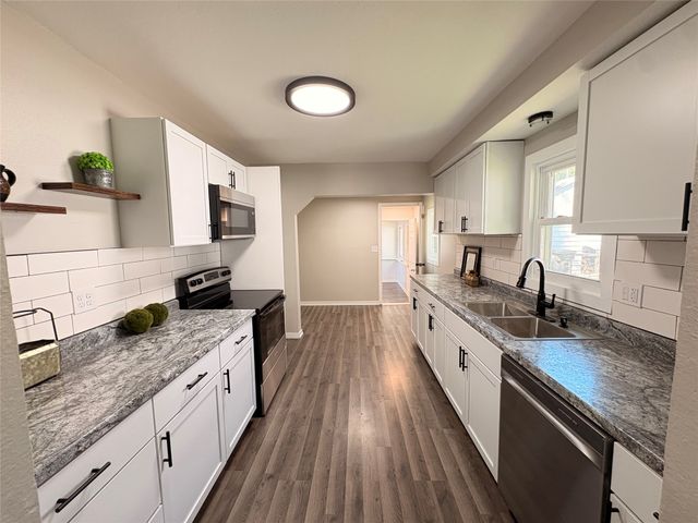 3126 State Avenue, Des Moines, IA 50317