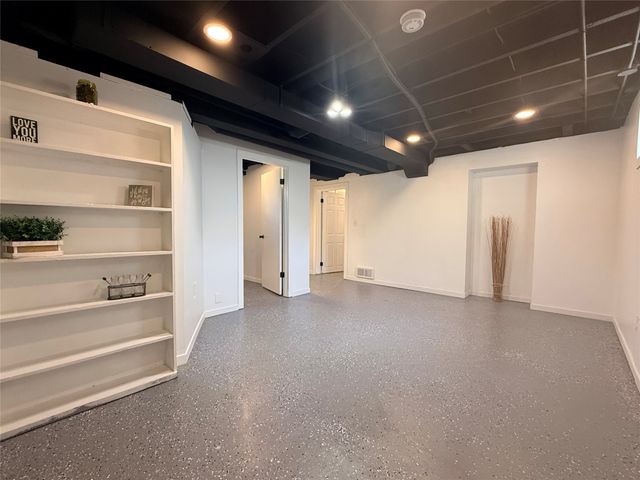 3126 State Avenue, Des Moines, IA 50317
