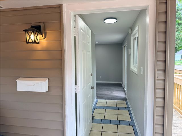 3126 State Avenue, Des Moines, IA 50317