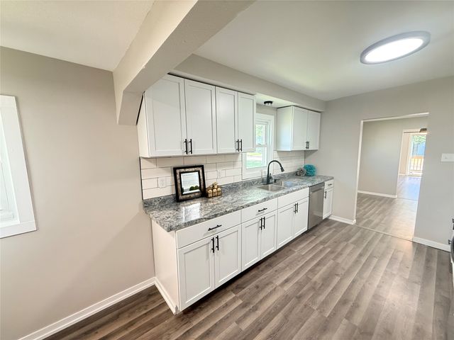 3126 State Avenue, Des Moines, IA 50317