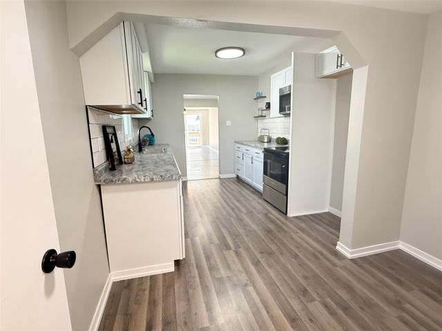 3126 State Avenue, Des Moines, IA 50317