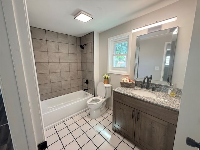 3126 State Avenue, Des Moines, IA 50317