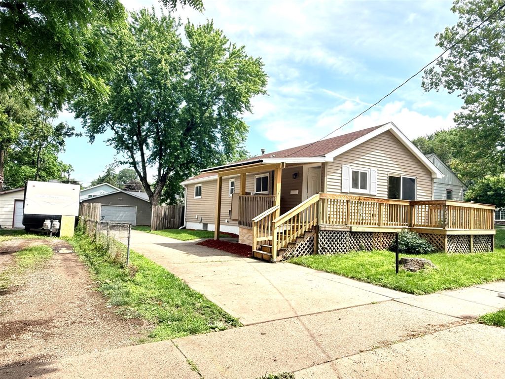 3126 State Avenue, Des Moines, IA 50317