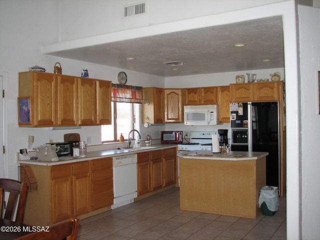 454 N Pomerene Road, Benson, AZ 85602