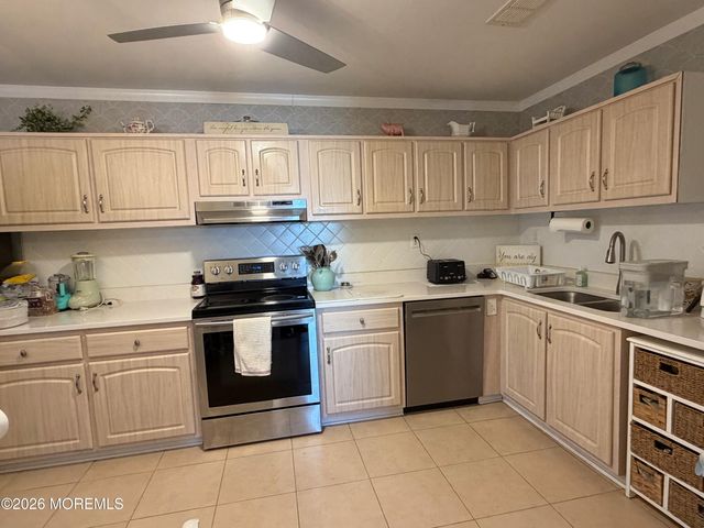 139 Wein Market F, Freehold, NJ 07728