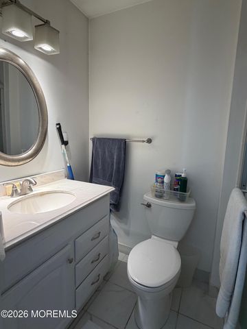 139 Wein Market F, Freehold, NJ 07728