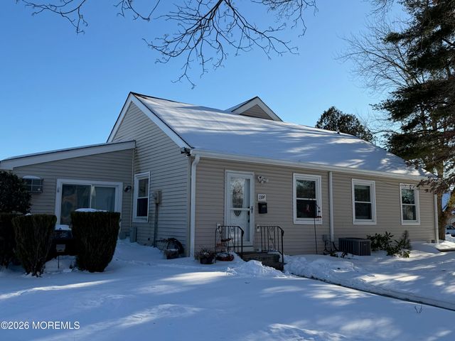 139 Wein Market F, Freehold, NJ 07728