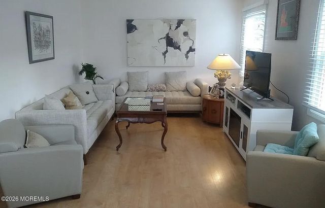 139 Wein Market F, Freehold, NJ 07728