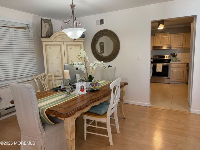 139 Wein Market F, Freehold, NJ 07728