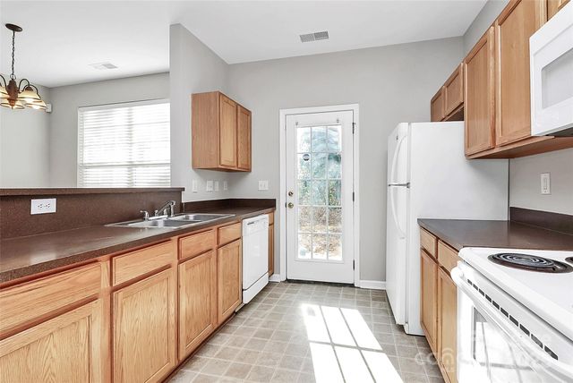 2138 Winthrop Chase Drive, Charlotte, NC 28212