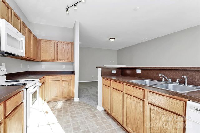 2138 Winthrop Chase Drive, Charlotte, NC 28212