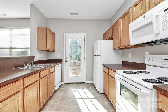 2138 Winthrop Chase Drive, Charlotte, NC 28212