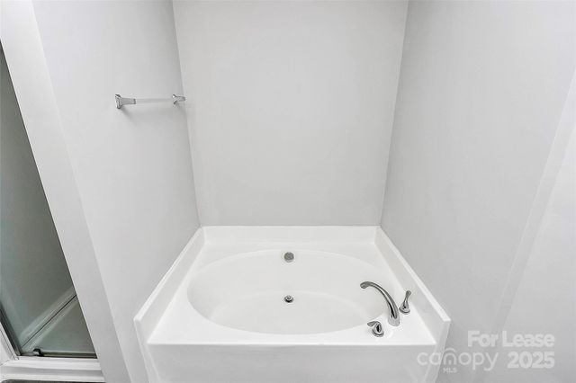 2138 Winthrop Chase Drive, Charlotte, NC 28212