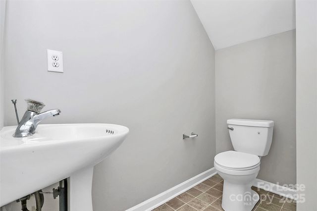 2138 Winthrop Chase Drive, Charlotte, NC 28212