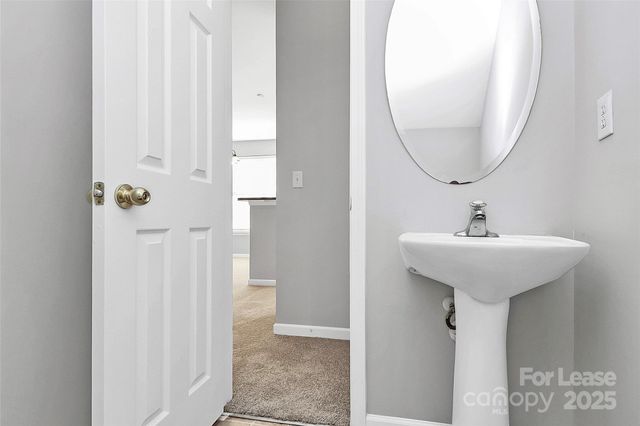 2138 Winthrop Chase Drive, Charlotte, NC 28212