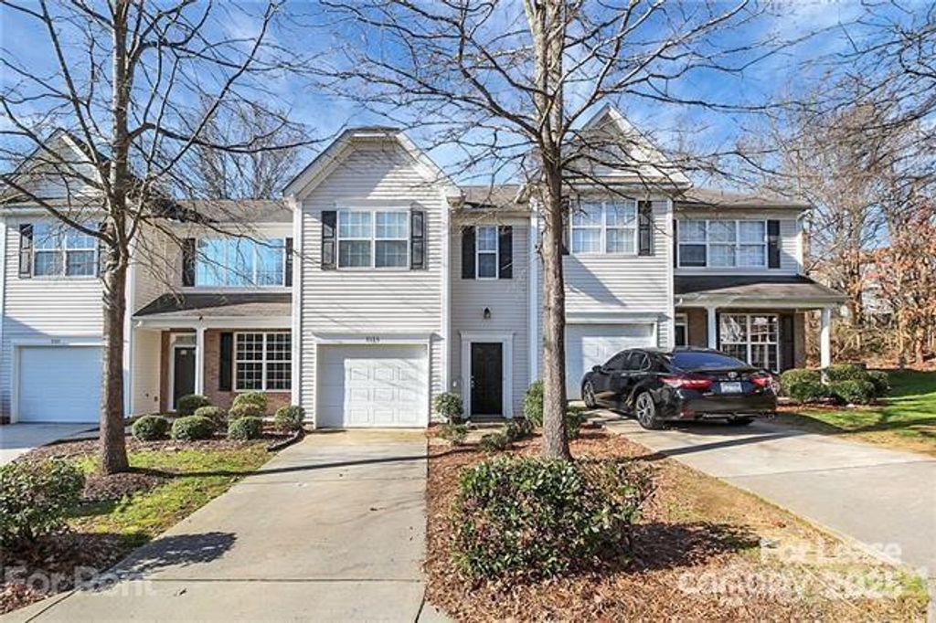 2138 Winthrop Chase Drive, Charlotte, NC 28212
