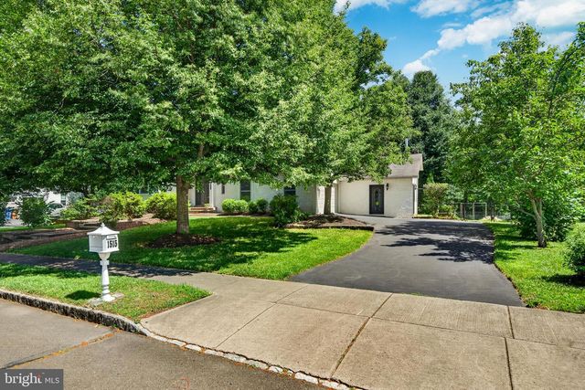 1515 POWNAL DR, Yardley, PA 19067