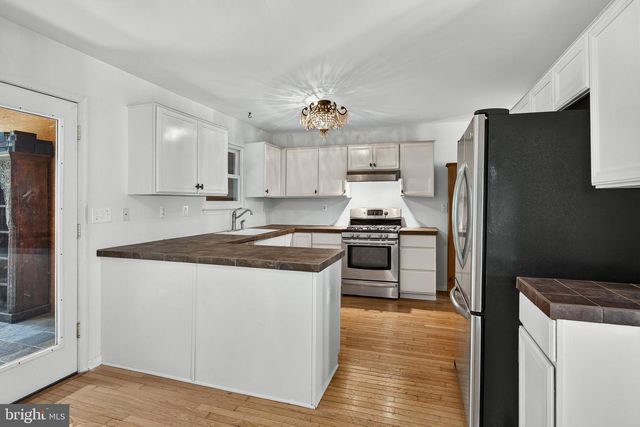 1515 POWNAL DR, Yardley, PA 19067