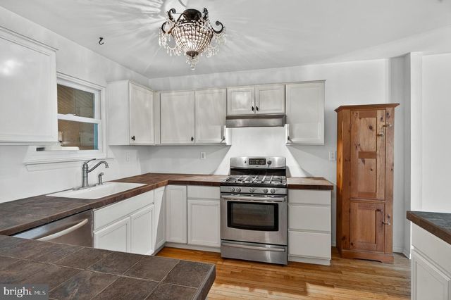 1515 POWNAL DR, Yardley, PA 19067