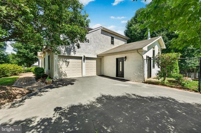 1515 POWNAL DR, Yardley, PA 19067