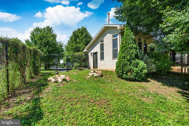 1515 POWNAL DR, Yardley, PA 19067