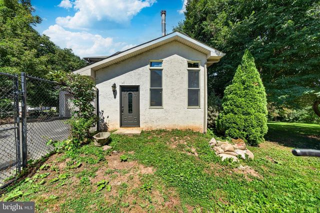 1515 POWNAL DR, Yardley, PA 19067