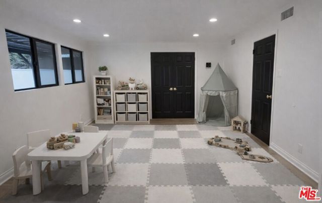 620 N Poinsettia Place, Los Angeles, CA 90036