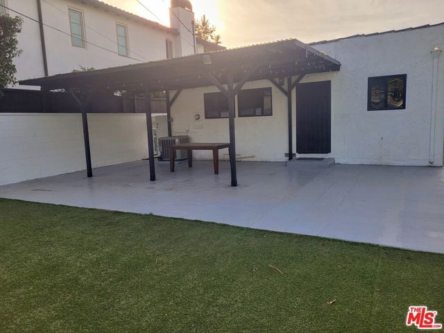 620 N Poinsettia Place, Los Angeles, CA 90036