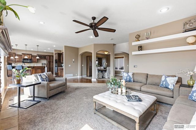 6829 Park Crest Drive, Papillion, NE 68133