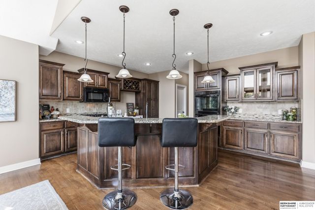 6829 Park Crest Drive, Papillion, NE 68133