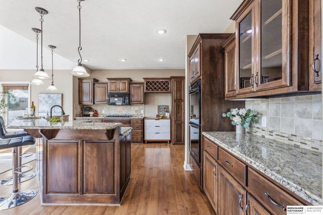 6829 Park Crest Drive, Papillion, NE 68133