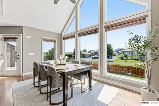 6829 Park Crest Drive, Papillion, NE 68133