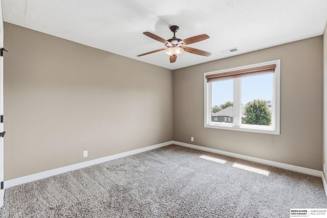 6829 Park Crest Drive, Papillion, NE 68133