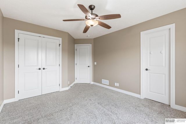 6829 Park Crest Drive, Papillion, NE 68133